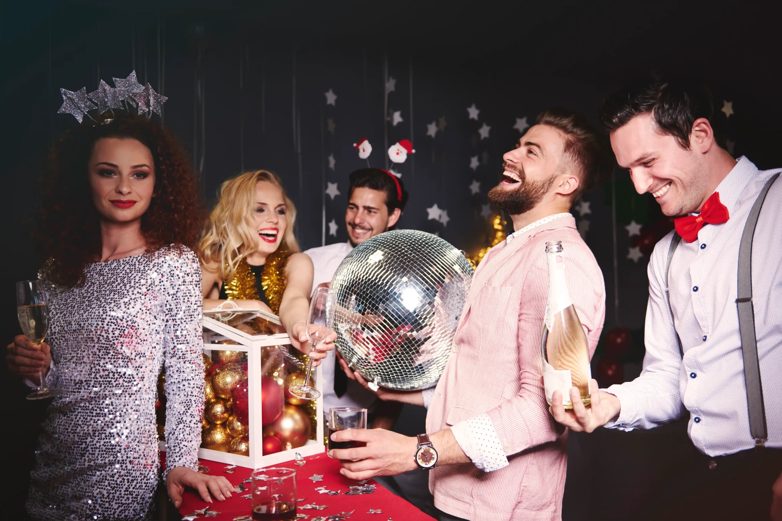 people-celebrating-new-year-s-eve-with-champagne-2026-03-25-06-02-39-utc