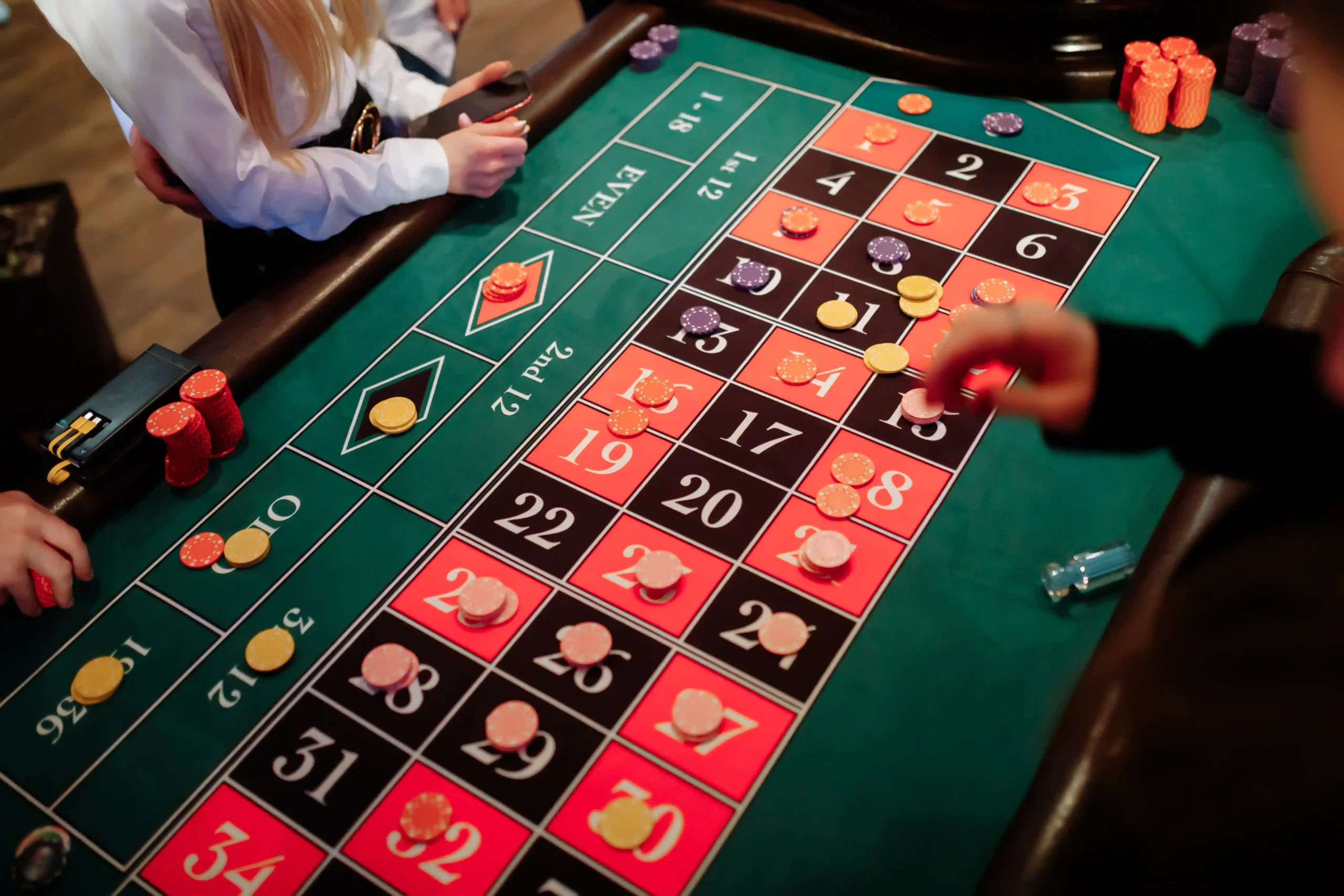 roulette-game-players-place-bets-2026-03-19-10-39-10-utc